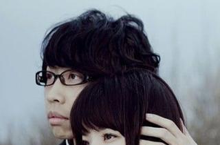 深白色2人组的相片 深白色2人组的相片